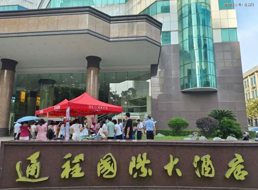 越来越多餐厅，正在抛弃包间