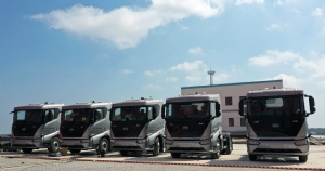 飞步科技自动驾驶集卡车队落地南通港,年底前投入规模化编组实船运营