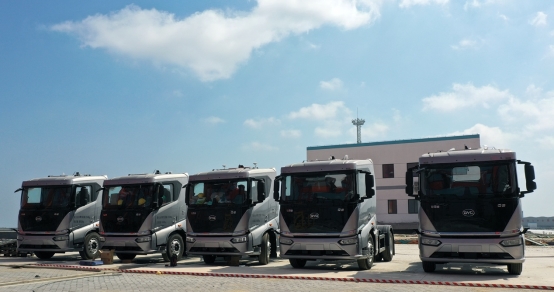 飞步科技自动驾驶集卡车队落地南通港，年底前投入规模化编组实船运营