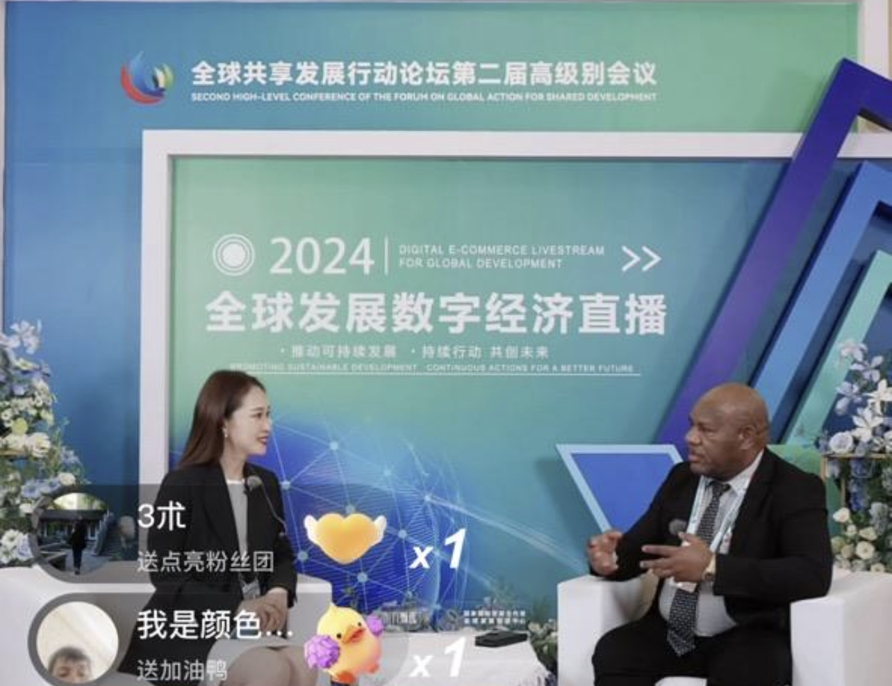 全球发展数字经济直播访谈会正式举办,外方来华参会高级别代表走进东方甄选直播间