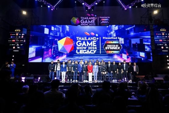 人们在看台上的人演出 低可信度描述已自动生成