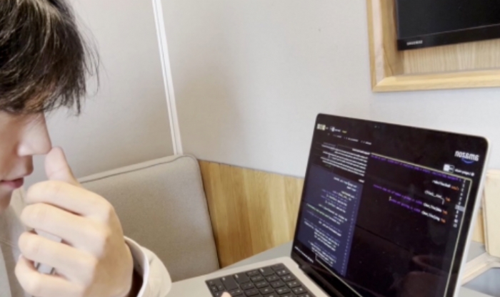 自制作弊器通過亞馬遜面試，亞裔小伙的「朋克」創(chuàng)業(yè)路