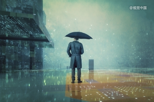 一件風(fēng)衣十萬元，這個(gè)品牌靠「拍馬屁」收割富豪？