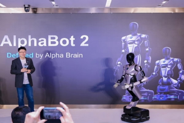智平方發(fā)布全新一代智能機器人AlphaBot 2，開啟AGI終端新時代