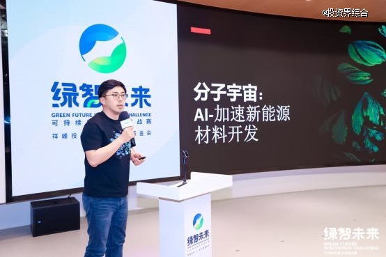 男人站在电视前玩游戏 中度可信度描述已自动生成