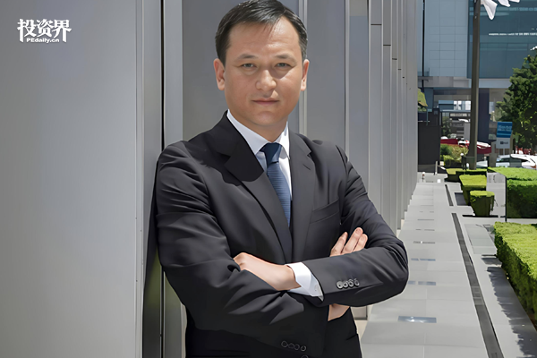 黎辉，正式坐镇瑞幸