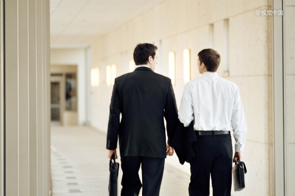 40岁，他干出1600亿身家