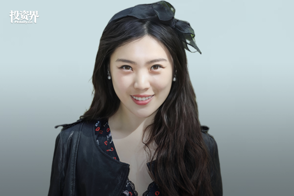 一位广州00后女生爆红
