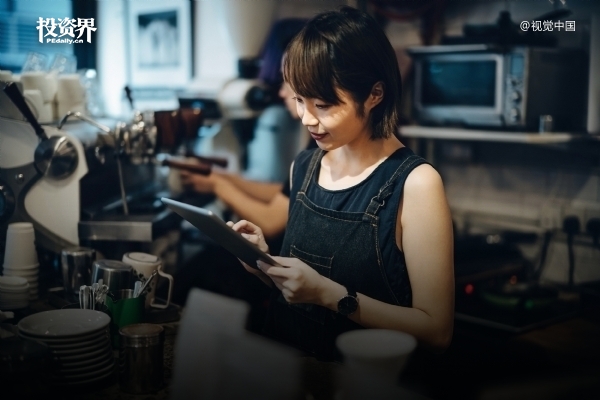 中产返贫新三件套：奶茶、咖啡、小酒馆