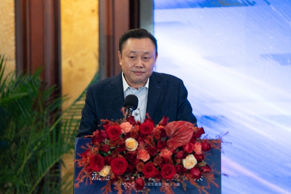 黃光裕不肯下桌