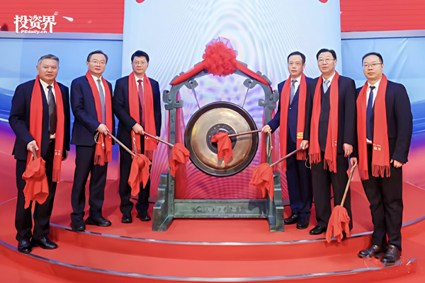 280亿，江苏夫妇IPO敲钟了