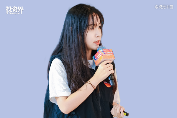 一位清华00后女生爆红