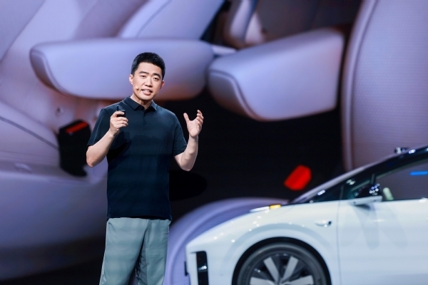 理想汽车连续11个季度盈利，手握千亿现金