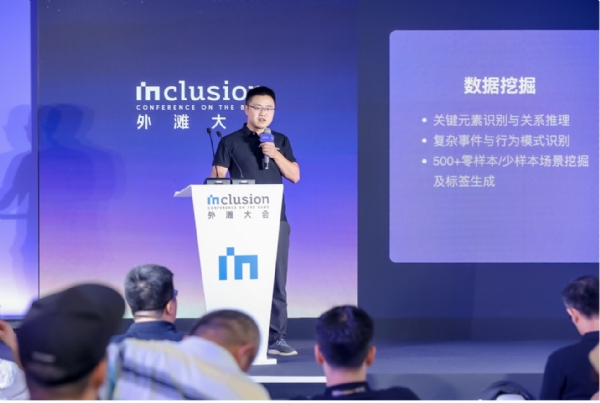 哈啰首款前装量产Robotaxi车型首 发亮相,Robotaxi业务加速落地