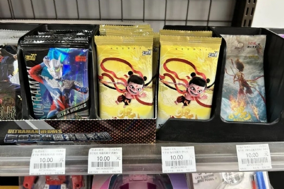 卡游出海，「卡」在没有自己的Labubu