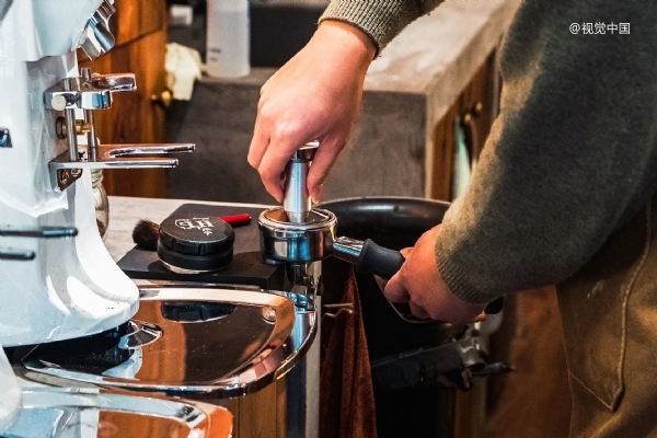 一天拆三家店，茶咖设备回收商快忙不过来了