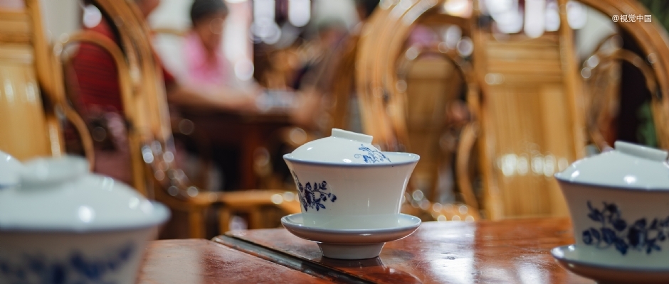 网红老茶馆，挤满老年人