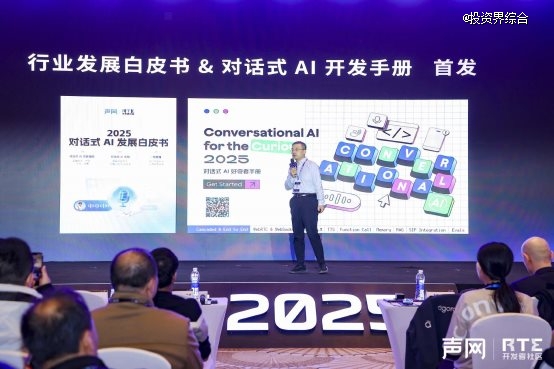 人们在看台上的人和男子的照片和文字 低可信度描述已自动生成