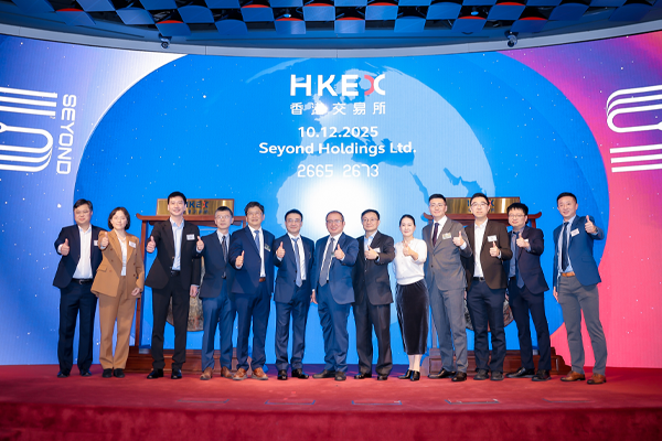 今天，港交所迎来一场罕见敲锣