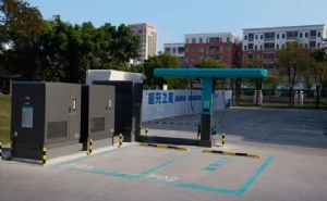 比亚迪发布第二代刀片电池及闪充技术，引领新能源汽车迈入闪充时代