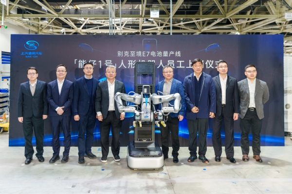 智元A2-W机器人落地上汽通用别克电池产线，携手上汽通用开启新能源汽车智造新篇章