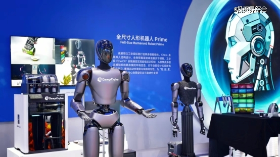 深度机智发布全新具身通用智能大模型,给机器人装上「物理常识」