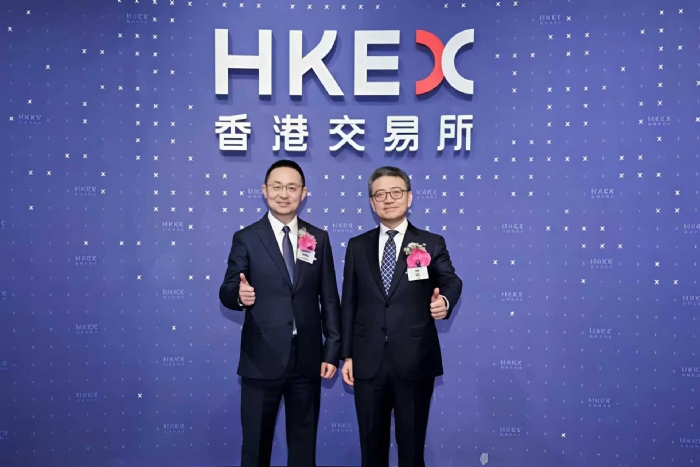 高瓴坐镇，1400亿思格新能源敲钟了