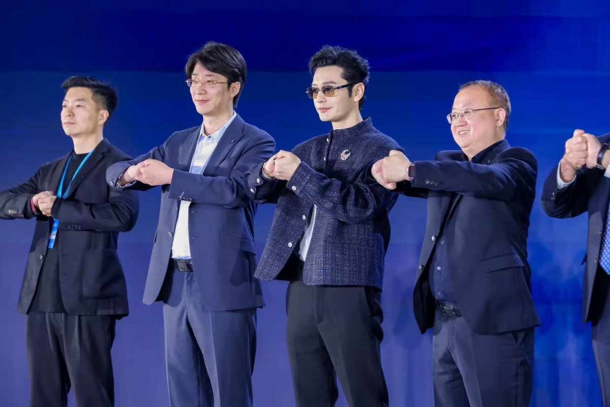 黄晓明现身发布，擎天租SHAREBOT全球网络首批落地13国