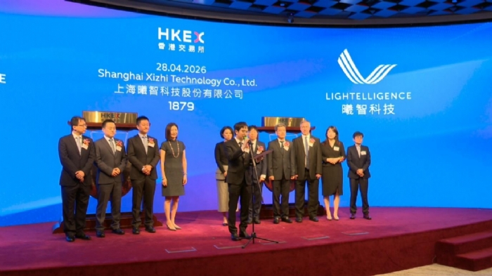 红杉、阿里、贝莱德、淡马锡等顶级资本押注，全球AI光算力第一股开门红