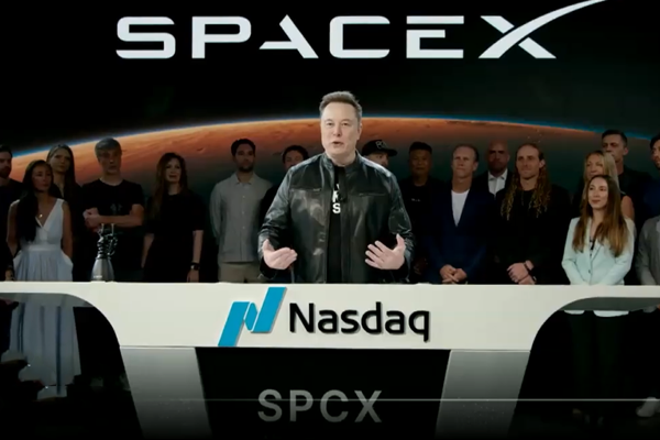 今晚,SpaceX完成IPO敲钟了