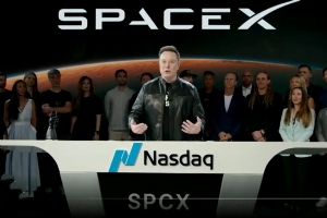 今晚，SpaceX完成IPO敲钟了