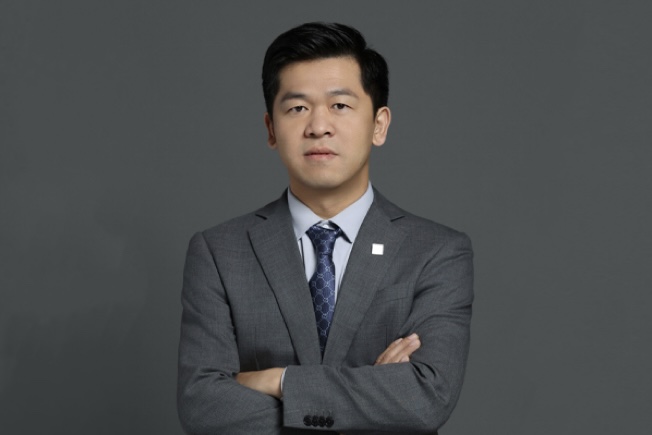 今天，一位华工校友开创AI新物种：博雷顿发布无人驾驶通用智驾大模型