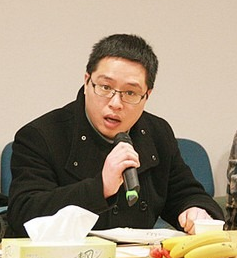 裴育