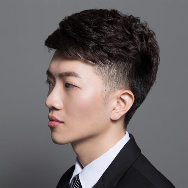邱杰峰-桌鱿APP-本地生活社交平台